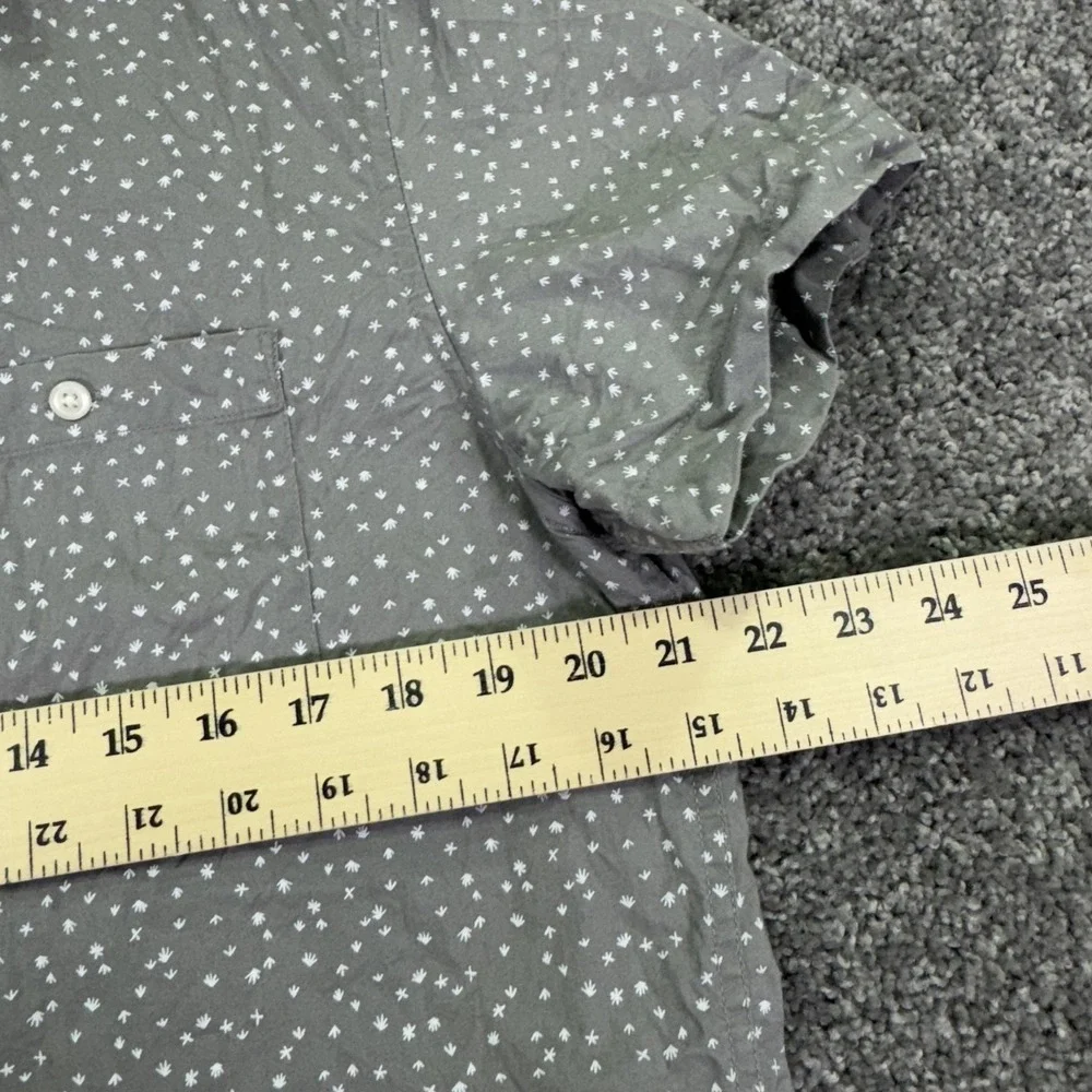 American Eagle Outfitters Shirt Mens Medium Gray Short Sleeve Button Up Flex